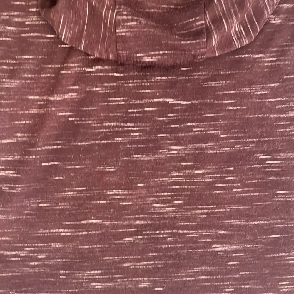 Women’s Nike drifit SZ M lightweight hoodie. Maroon w/pink. Great condition
